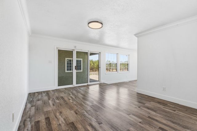 10606 Pioneer Ave, Oakdale, CA 95361