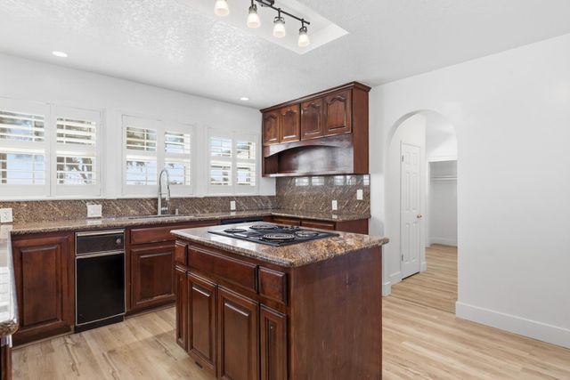 10606 Pioneer Ave, Oakdale, CA 95361
