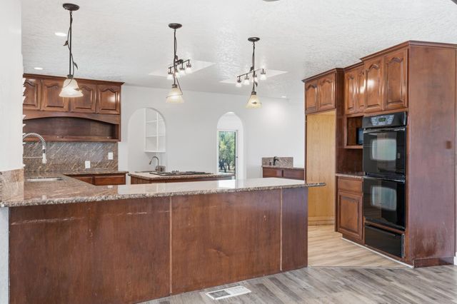 10606 Pioneer Ave, Oakdale, CA 95361