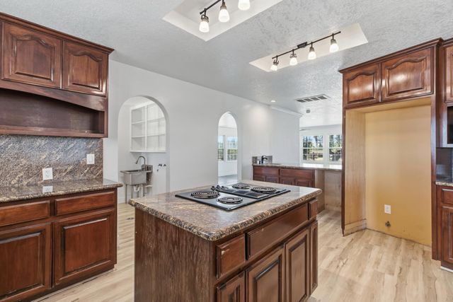 10606 Pioneer Ave, Oakdale, CA 95361