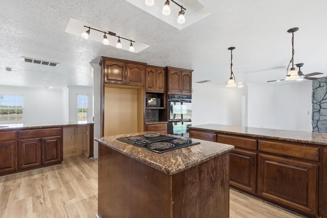 10606 Pioneer Ave, Oakdale, CA 95361
