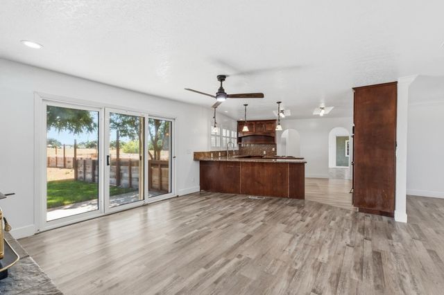 10606 Pioneer Ave, Oakdale, CA 95361