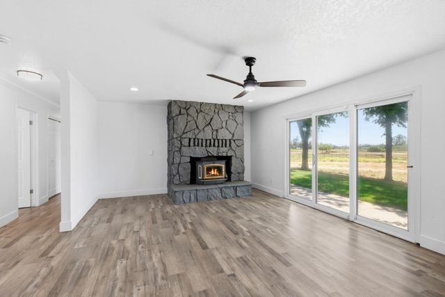 10606 Pioneer Ave, Oakdale, CA 95361