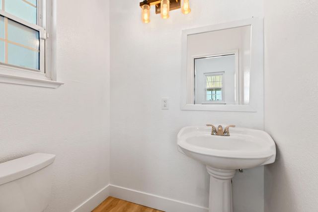 10606 Pioneer Ave, Oakdale, CA 95361