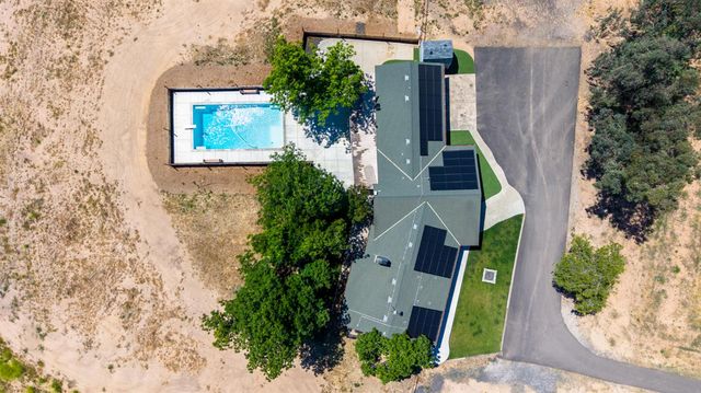10606 Pioneer Ave, Oakdale, CA 95361