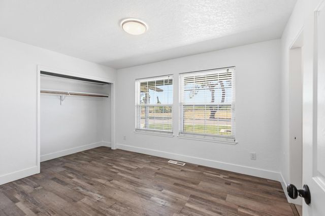 10606 Pioneer Ave, Oakdale, CA 95361