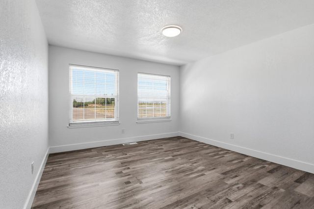 10606 Pioneer Ave, Oakdale, CA 95361