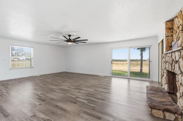 10606 Pioneer Ave, Oakdale, CA 95361