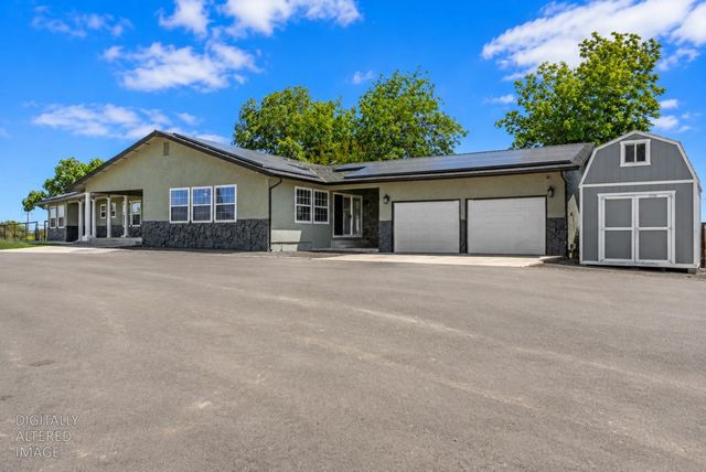 10606 Pioneer Ave, Oakdale, CA 95361