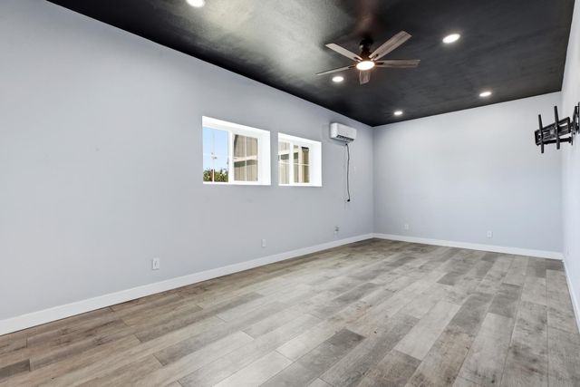 10606 Pioneer Ave, Oakdale, CA 95361