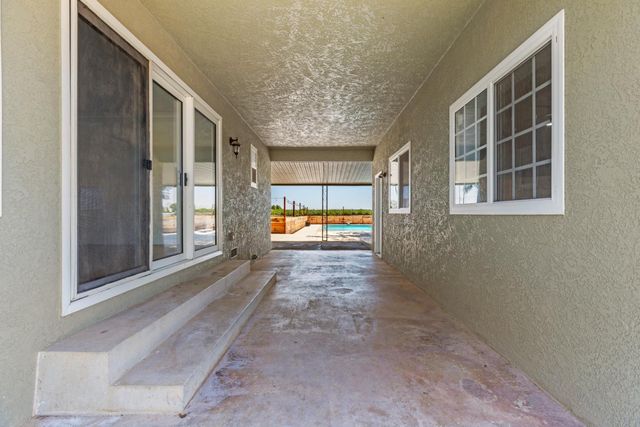 10606 Pioneer Ave, Oakdale, CA 95361
