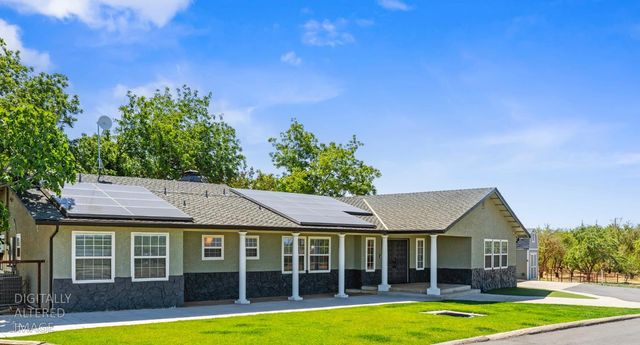 10606 Pioneer Ave, Oakdale, CA 95361