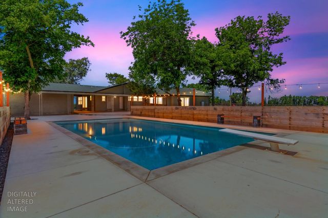 10606 Pioneer Ave, Oakdale, CA 95361