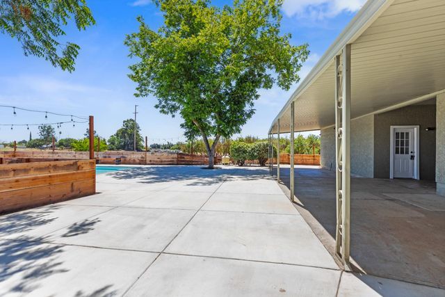 10606 Pioneer Ave, Oakdale, CA 95361