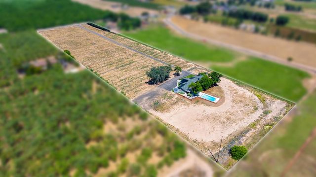 10606 Pioneer Ave, Oakdale, CA 95361