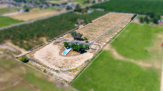 10606 Pioneer Ave, Oakdale, CA 95361
