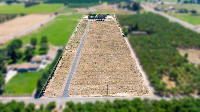 10606 Pioneer Ave, Oakdale, CA 95361