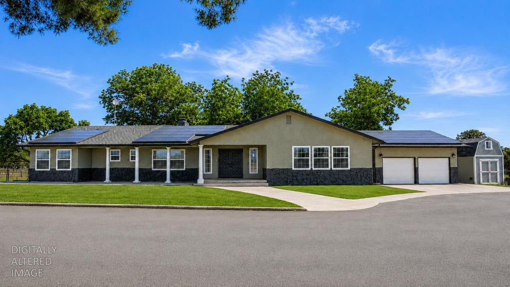 10606 Pioneer Ave, Oakdale, CA 95361