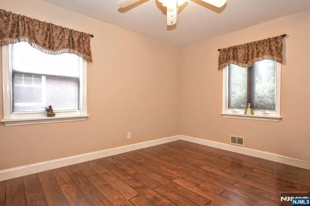 25-30 Morlot Avenue, Fair Lawn, NJ 07410