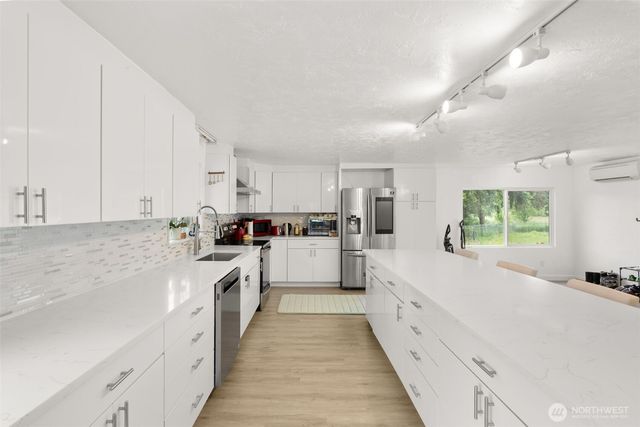 36 Lebam Road, Raymond, WA 98577