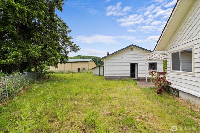36 Lebam Road, Raymond, WA 98577