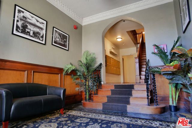 611 S Cloverdale Avenue 308, Los Angeles, CA 90036
