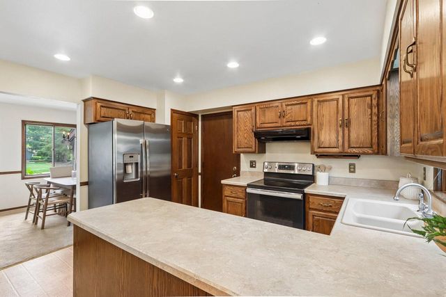 S72W16171 Edith COURT, Muskego, WI 53150
