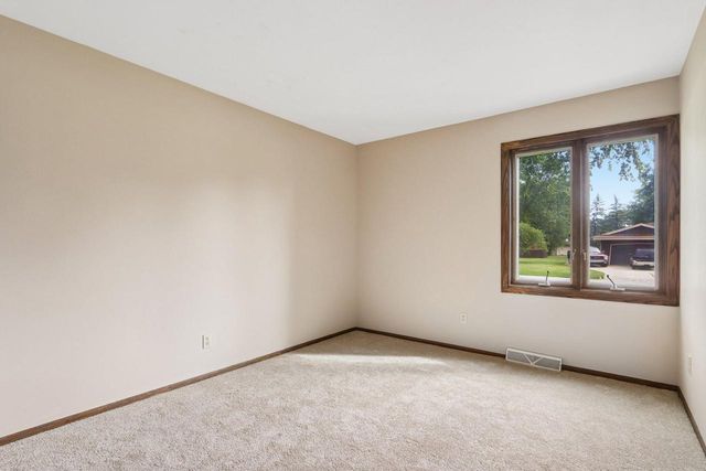 S72W16171 Edith COURT, Muskego, WI 53150