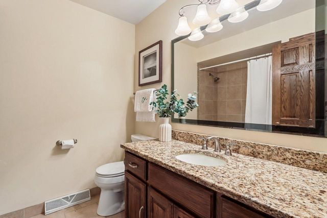 S72W16171 Edith COURT, Muskego, WI 53150