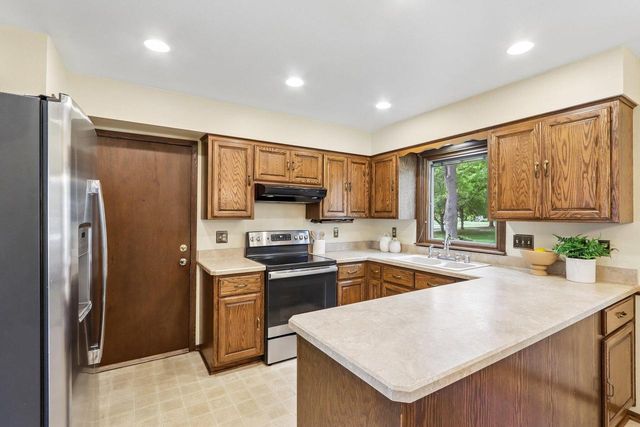 S72W16171 Edith COURT, Muskego, WI 53150
