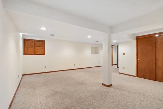 S72W16171 Edith COURT, Muskego, WI 53150