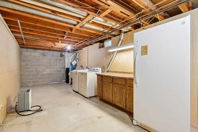 S72W16171 Edith COURT, Muskego, WI 53150