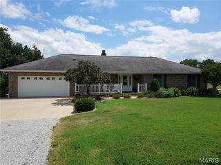 1442 Sunrise Point, Greenville, IL 62246