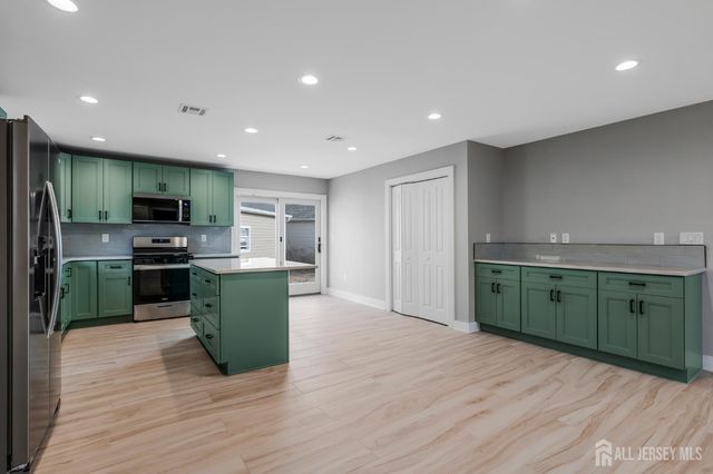 20 Louis Avenue, Middlesex, NJ 08846