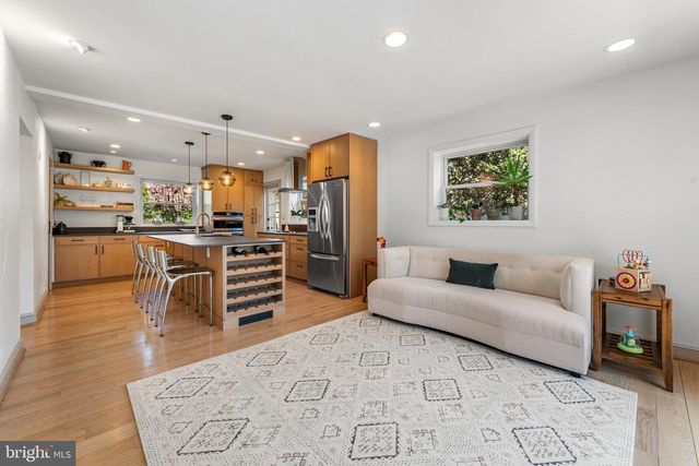 2820 ELLICOTT ST NW, Washington, DC 20008