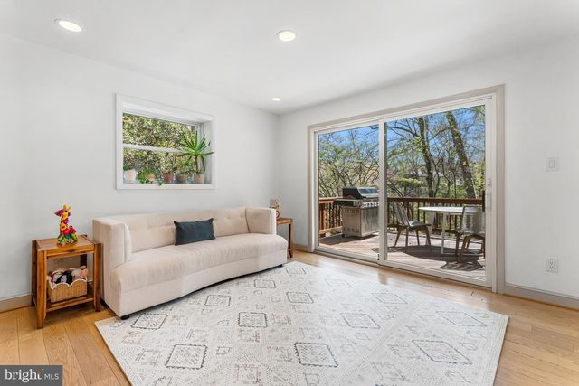2820 ELLICOTT ST NW, Washington, DC 20008