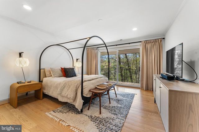 2820 ELLICOTT ST NW, Washington, DC 20008