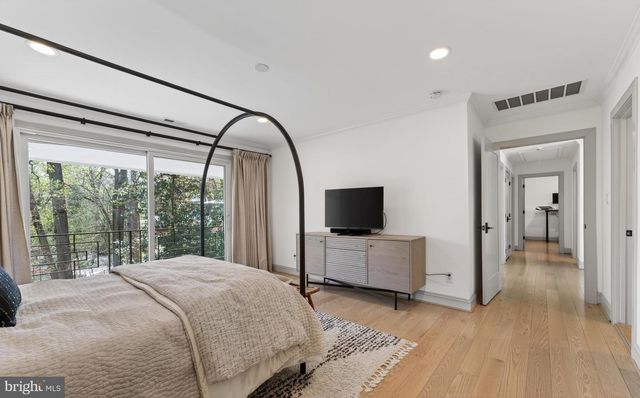 2820 ELLICOTT ST NW, Washington, DC 20008