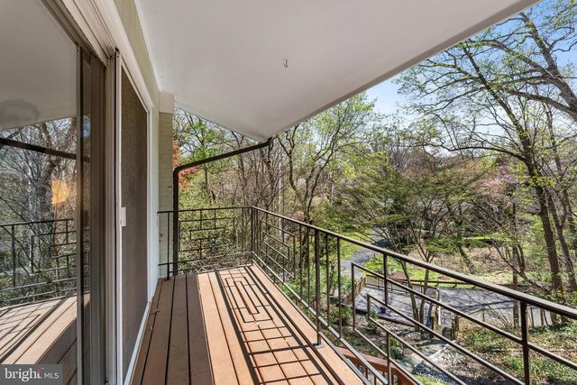 2820 ELLICOTT ST NW, Washington, DC 20008