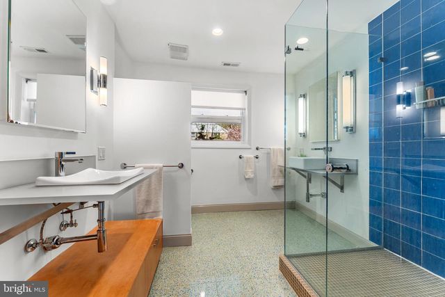 2820 ELLICOTT ST NW, Washington, DC 20008