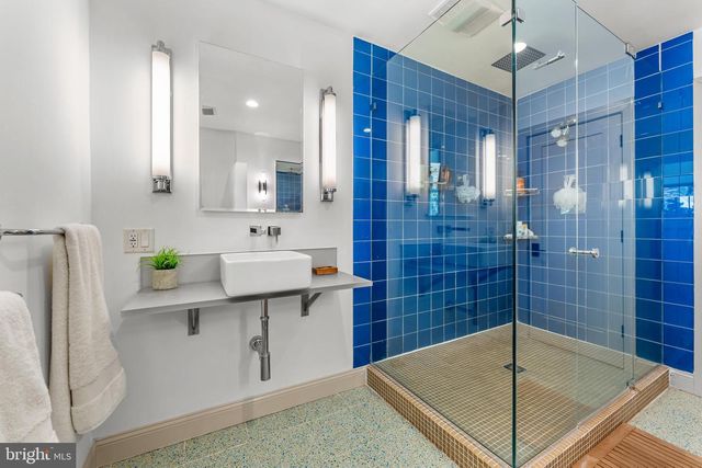 2820 ELLICOTT ST NW, Washington, DC 20008