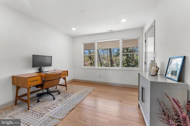 2820 ELLICOTT ST NW, Washington, DC 20008