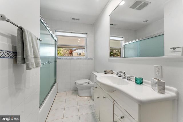 2820 ELLICOTT ST NW, Washington, DC 20008