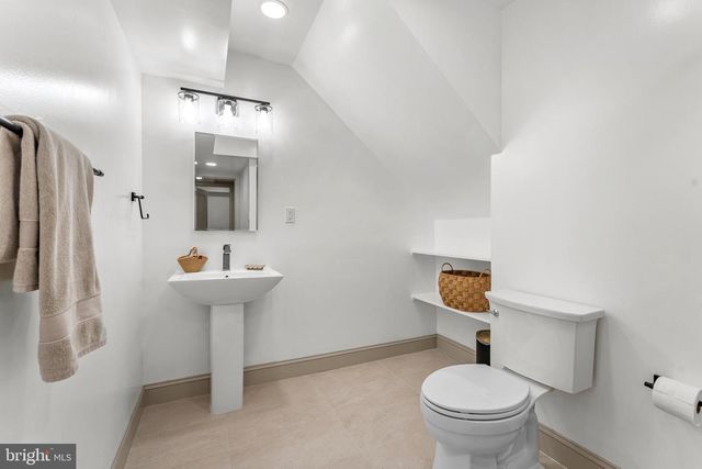 2820 ELLICOTT ST NW, Washington, DC 20008