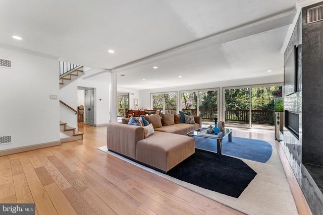 2820 ELLICOTT ST NW, Washington, DC 20008