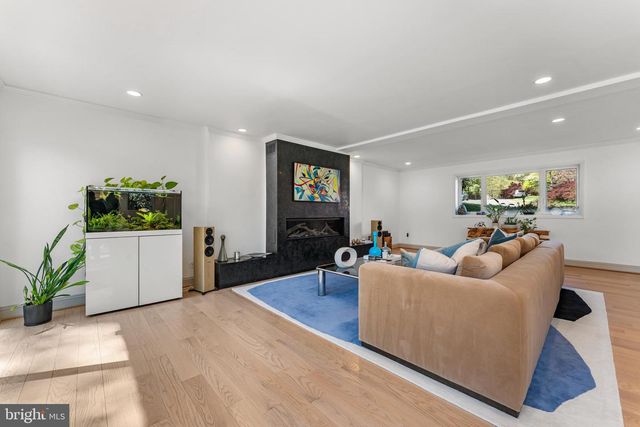 2820 ELLICOTT ST NW, Washington, DC 20008
