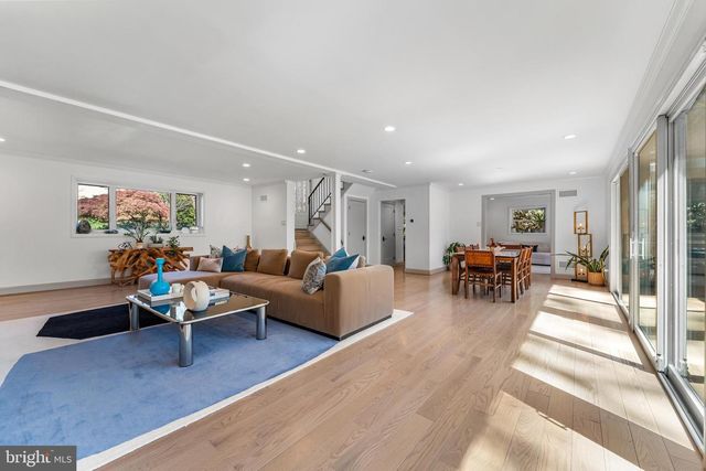 2820 ELLICOTT ST NW, Washington, DC 20008