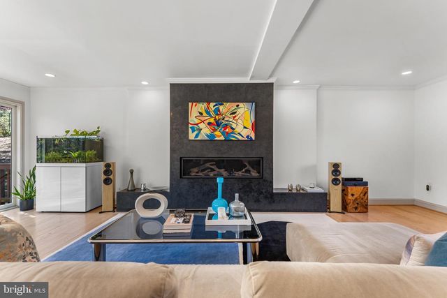 2820 ELLICOTT ST NW, Washington, DC 20008