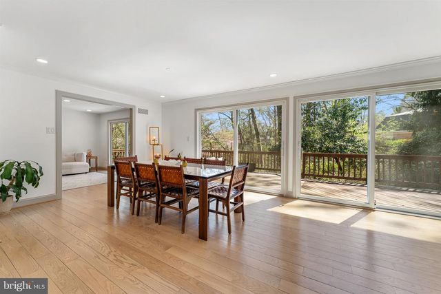 2820 ELLICOTT ST NW, Washington, DC 20008