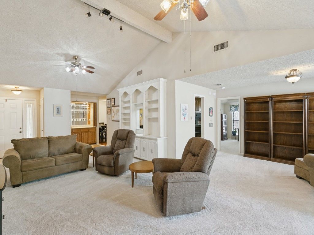 221 Meadowhill Drive, Benbrook, TX 76126 — photo 5